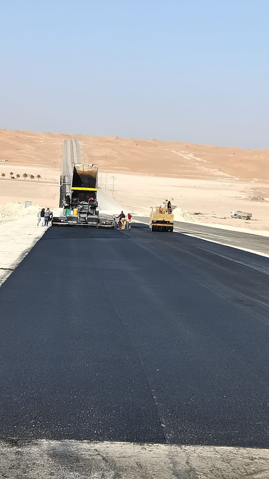 تنفيذ أسفلت الطرق باحترافية وبأحدث التقنيات لضمان الأداء المتفوق.