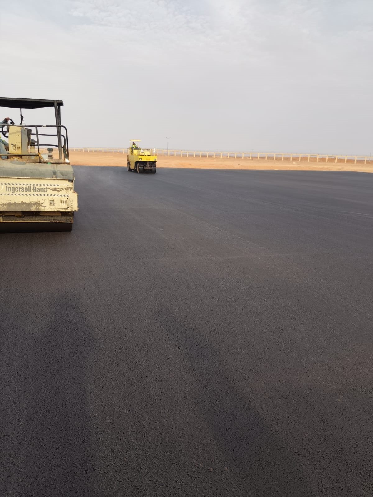 خبراء الأسفلت في جازان، نعمل على تنفيذ الطرق المتينة والمستدامة.