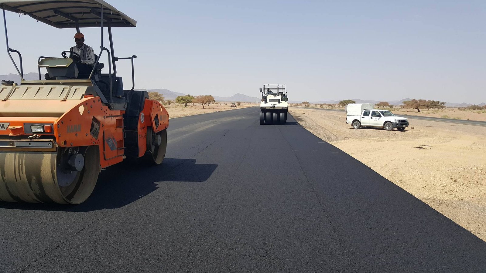 مقاولات الأسفلت في العارضة، نقدم لك طرقاً آمنة ومتينة بأعلى معايير الجودة.